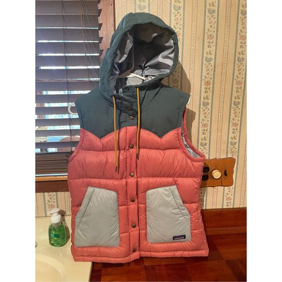 Patagonia Woman’s Bivy Hooded Down Vest Sz L Sold Out Burl Red - Picture 2 of 13